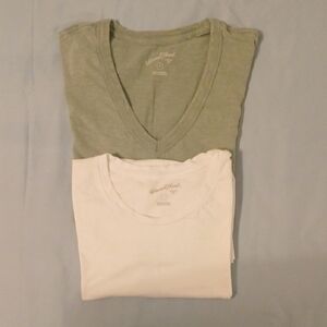 Universal Thread V-Neck and Crew Neck T-Shirt Set